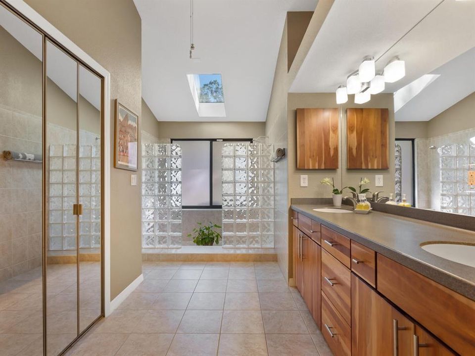 For Sale: $599,998 (3 beds, 2 baths, 2100 Square Feet)