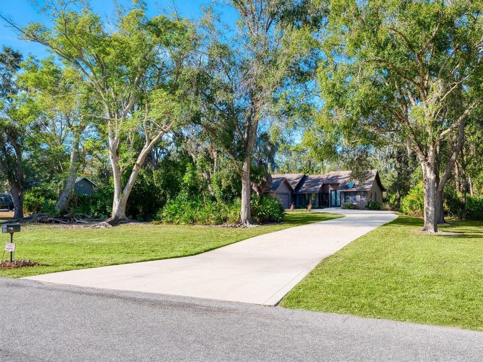 For Sale: $599,998 (3 beds, 2 baths, 2100 Square Feet)