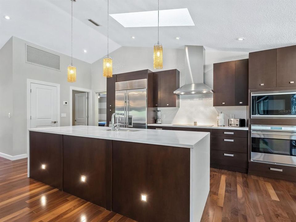 For Sale: $599,998 (3 beds, 2 baths, 2100 Square Feet)