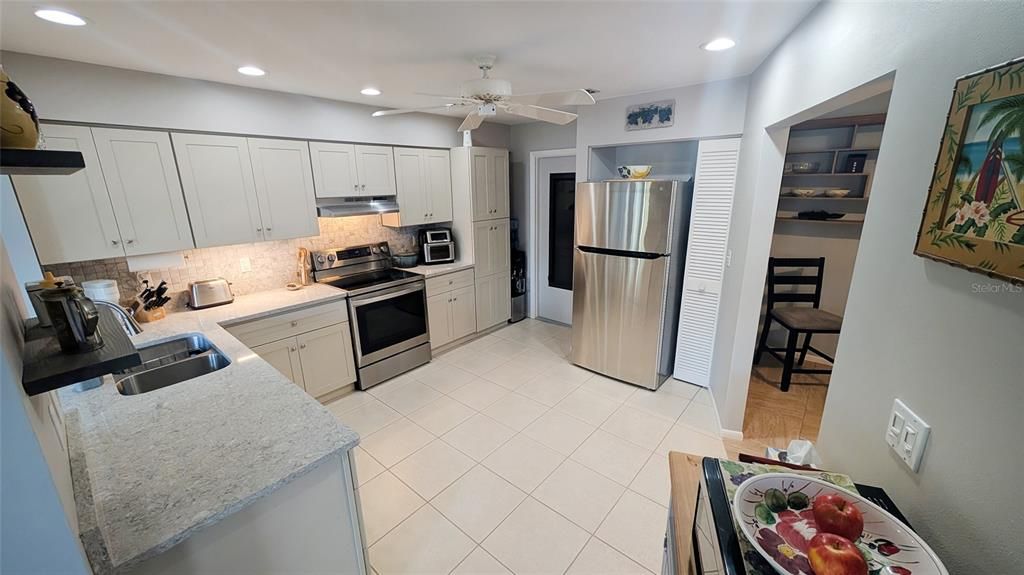 На продажу: $249,000 (2 спален, 2 ванн, 1384 Квадратных фут)