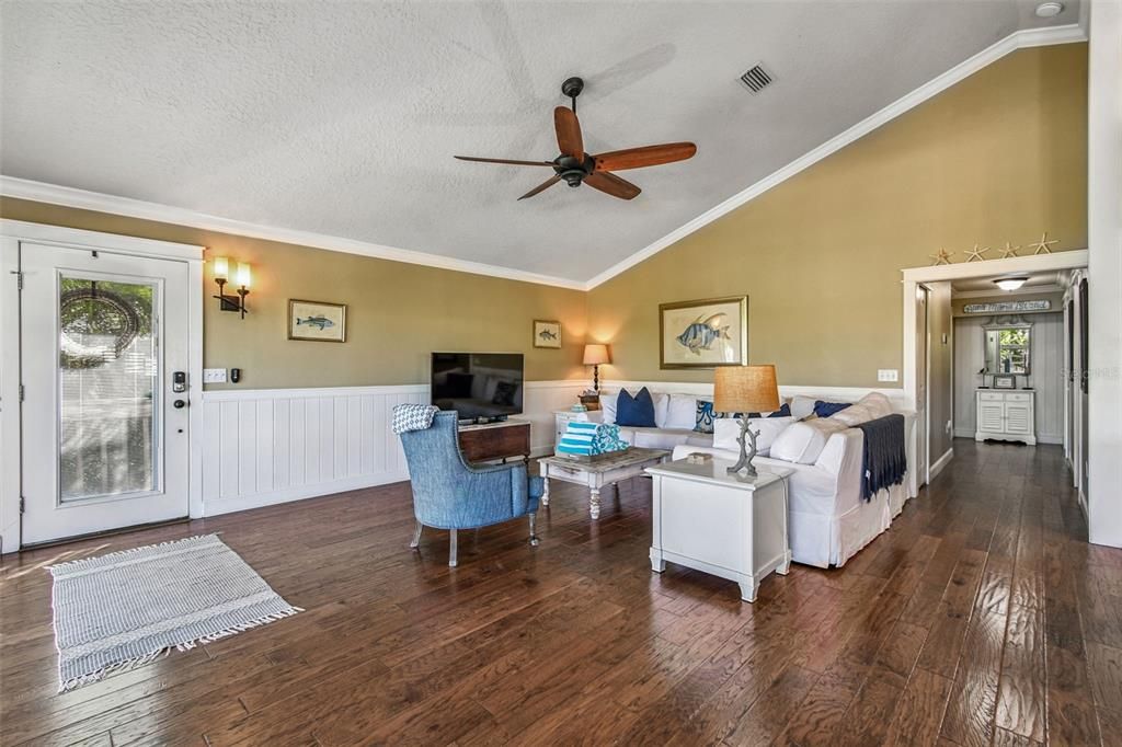 For Sale: $1,825,000 (3 beds, 2 baths, 1472 Square Feet)