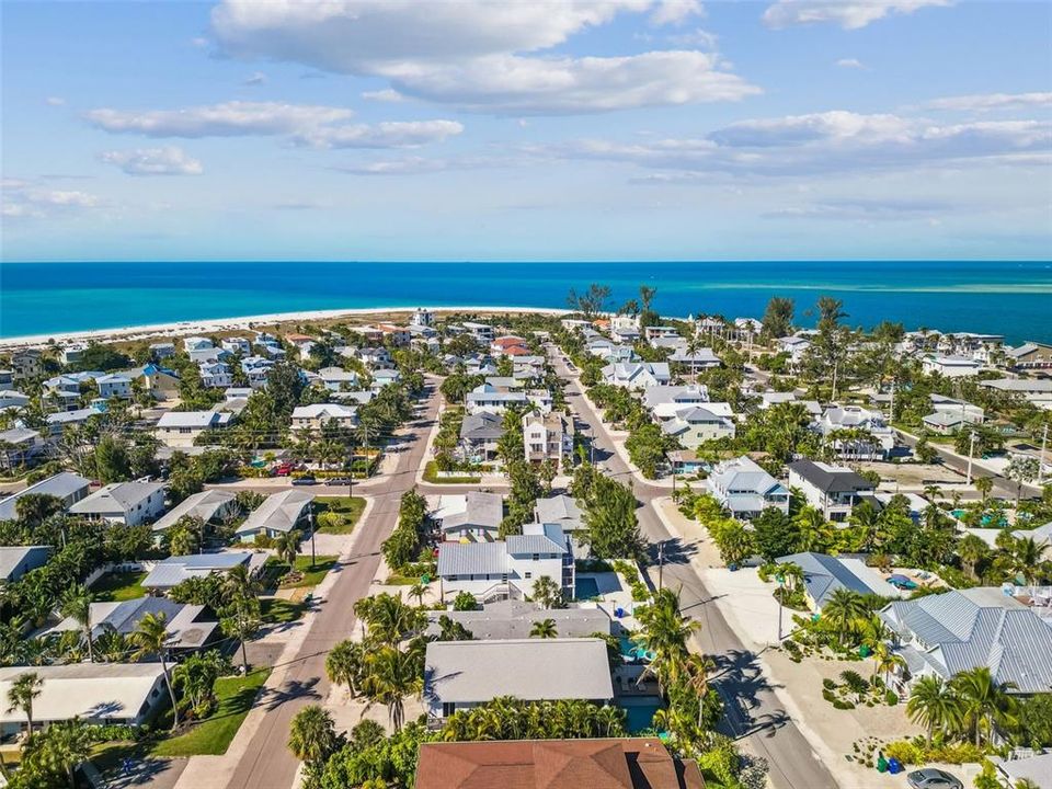 For Sale: $1,825,000 (3 beds, 2 baths, 1472 Square Feet)
