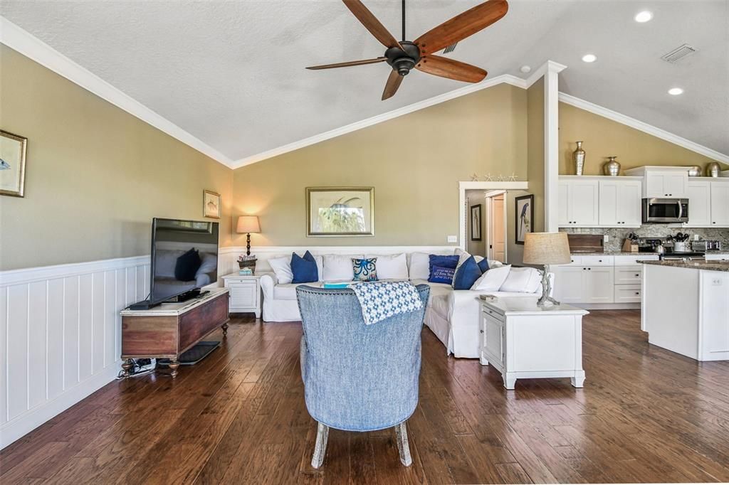 For Sale: $1,825,000 (3 beds, 2 baths, 1472 Square Feet)