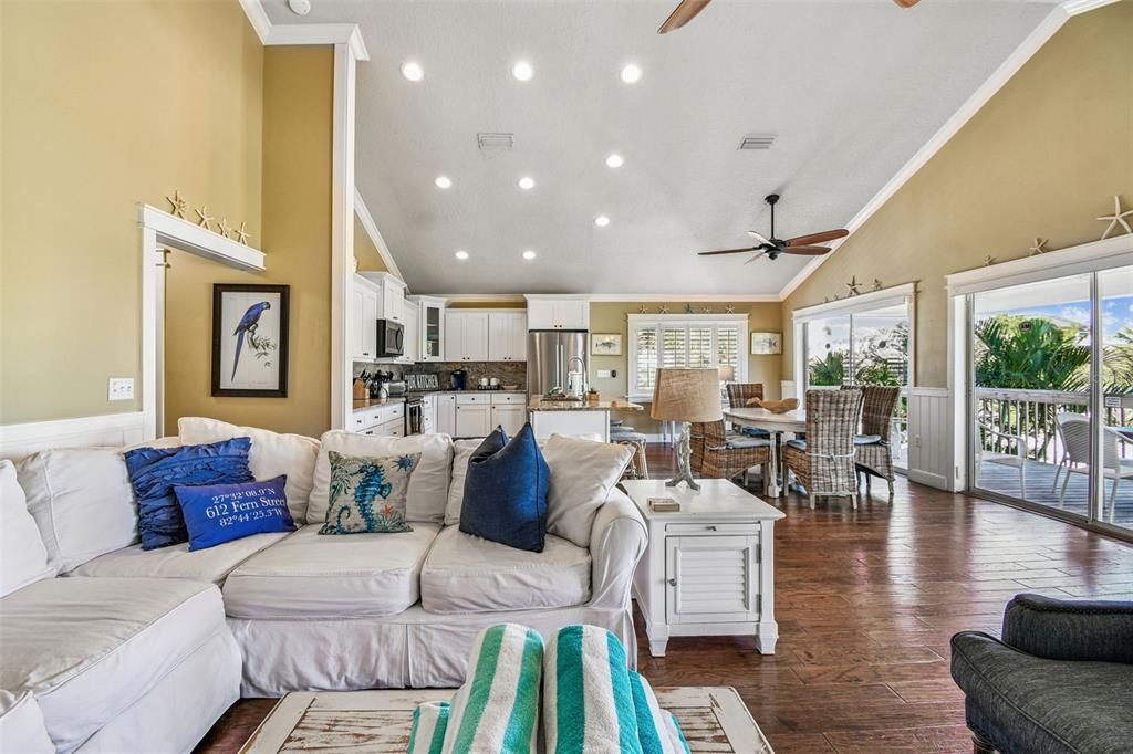 For Sale: $1,825,000 (3 beds, 2 baths, 1472 Square Feet)