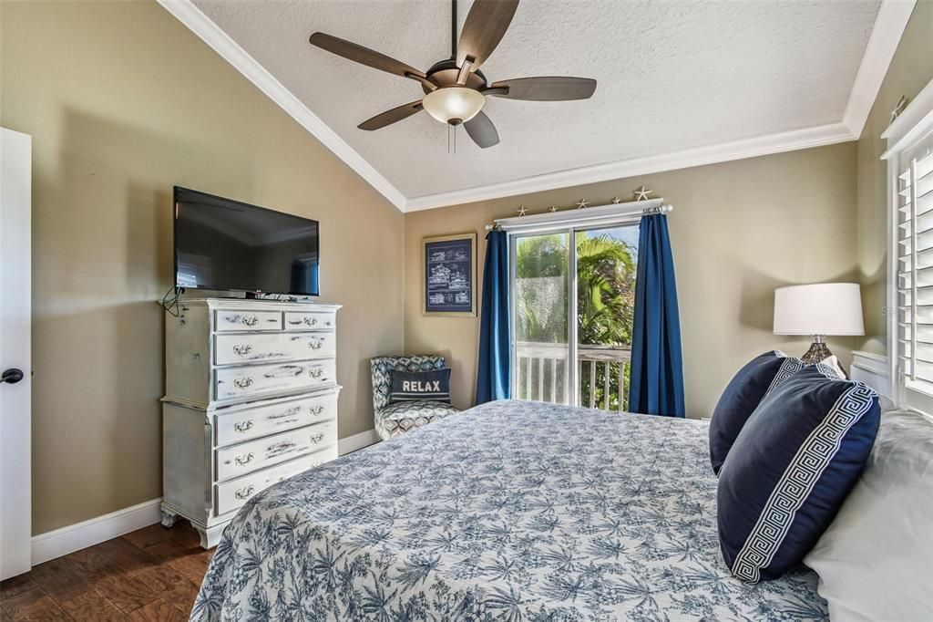 For Sale: $1,825,000 (3 beds, 2 baths, 1472 Square Feet)