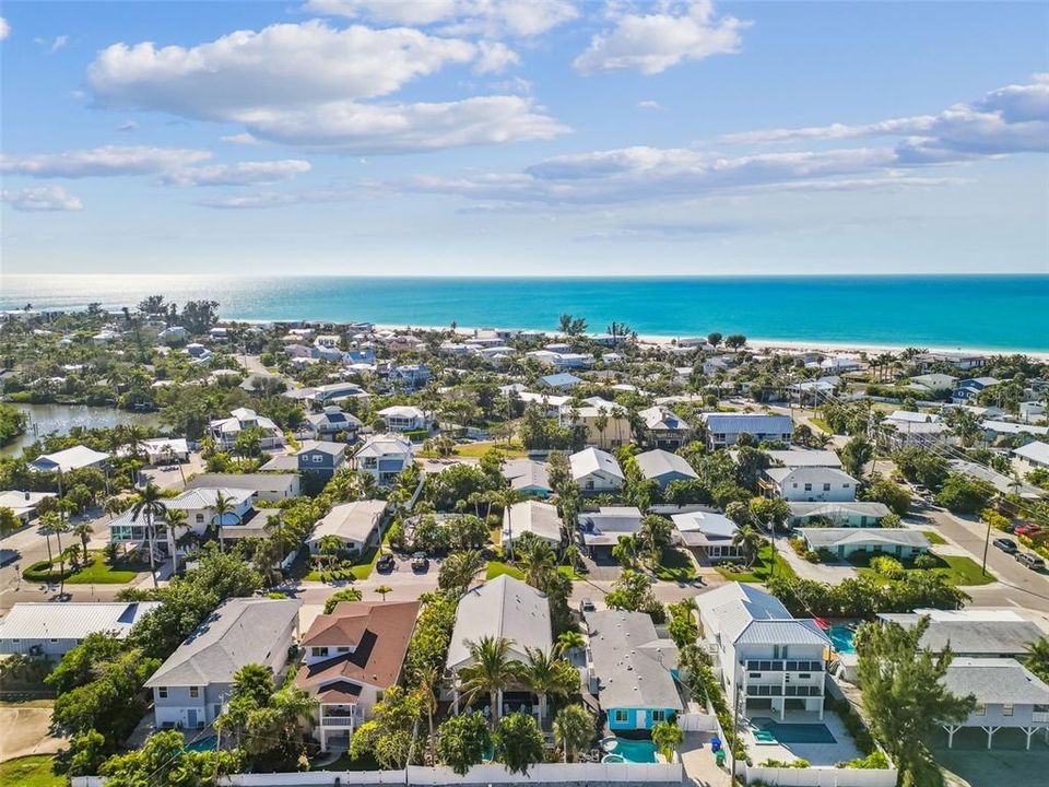 For Sale: $1,825,000 (3 beds, 2 baths, 1472 Square Feet)