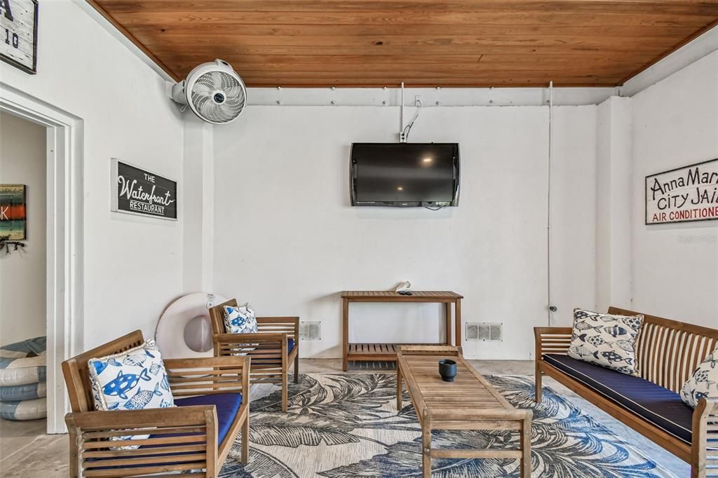 For Sale: $1,825,000 (3 beds, 2 baths, 1472 Square Feet)