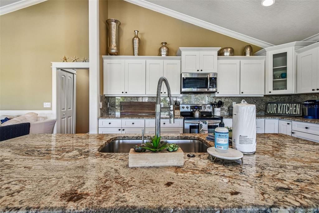 For Sale: $1,825,000 (3 beds, 2 baths, 1472 Square Feet)