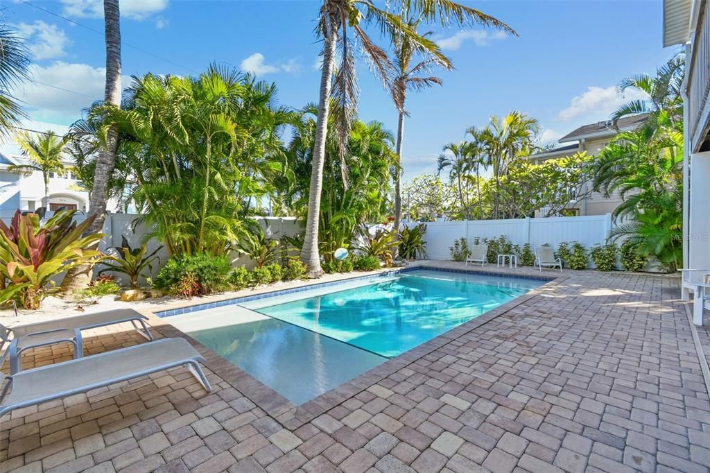 For Sale: $1,825,000 (3 beds, 2 baths, 1472 Square Feet)