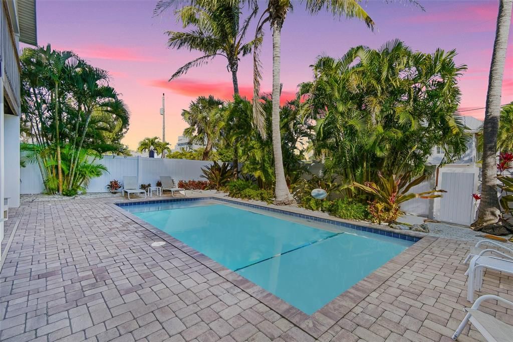 For Sale: $1,825,000 (3 beds, 2 baths, 1472 Square Feet)