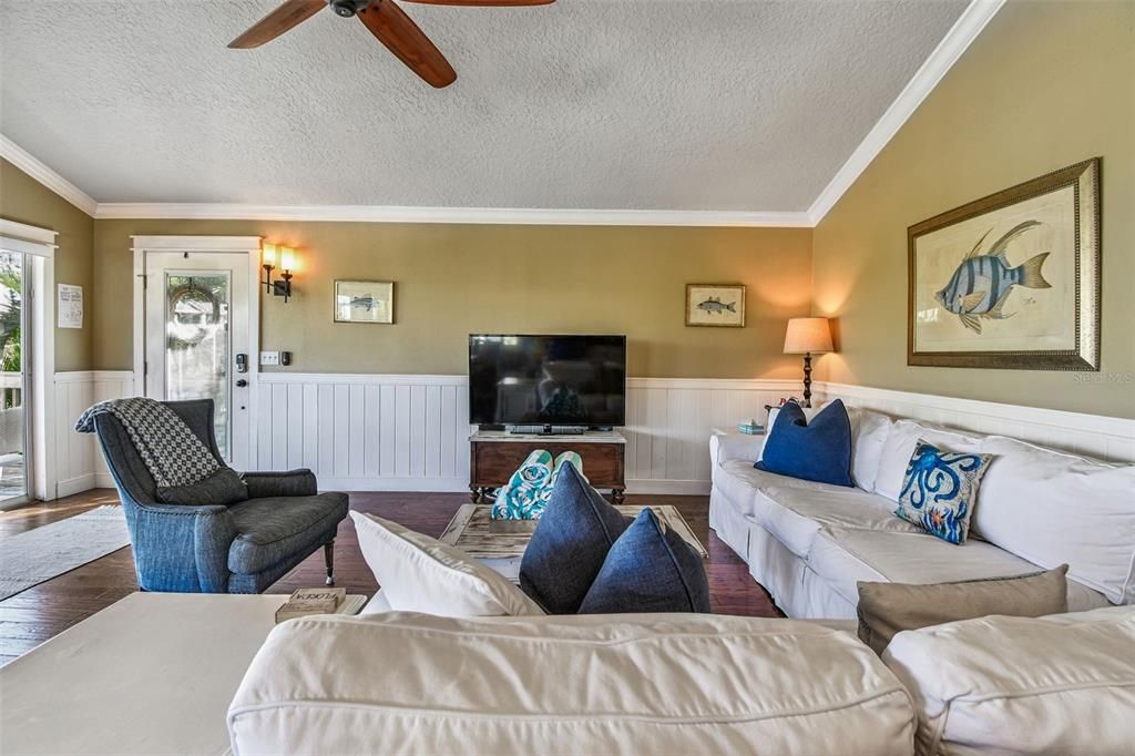 For Sale: $1,825,000 (3 beds, 2 baths, 1472 Square Feet)