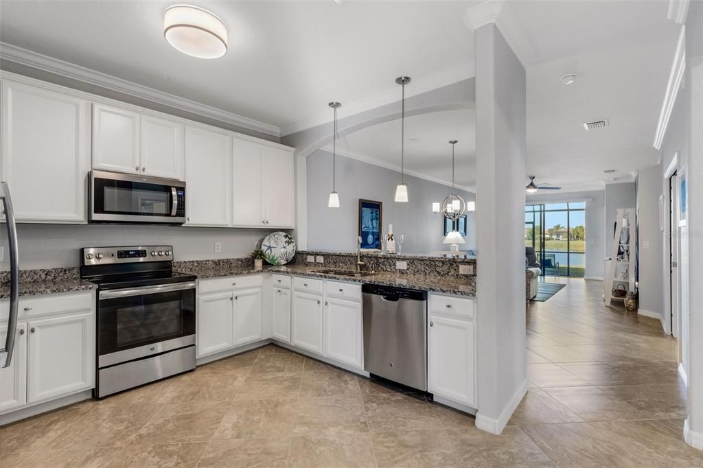 For Sale: $350,000 (3 beds, 2 baths, 1412 Square Feet)