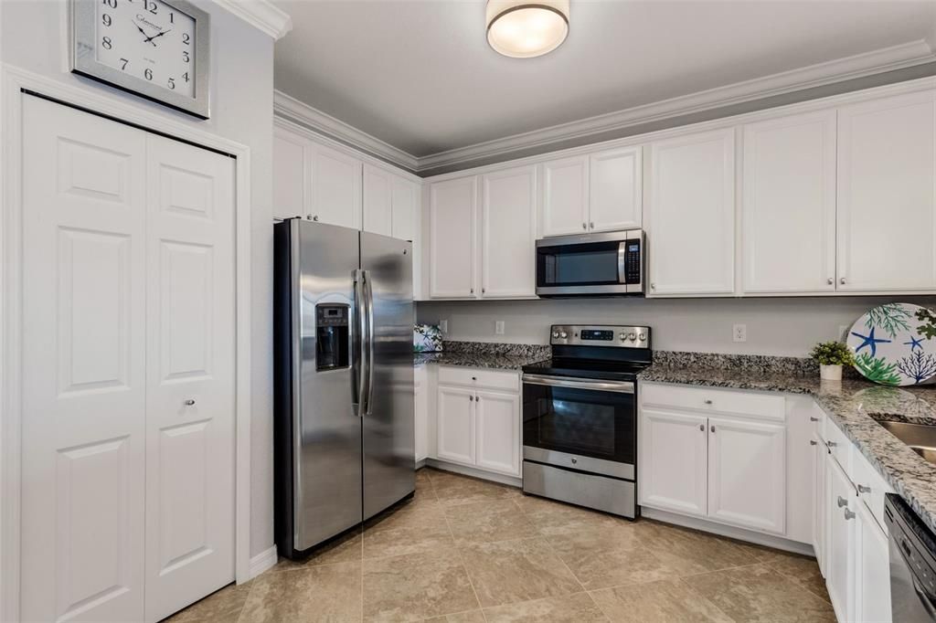 For Sale: $350,000 (3 beds, 2 baths, 1412 Square Feet)