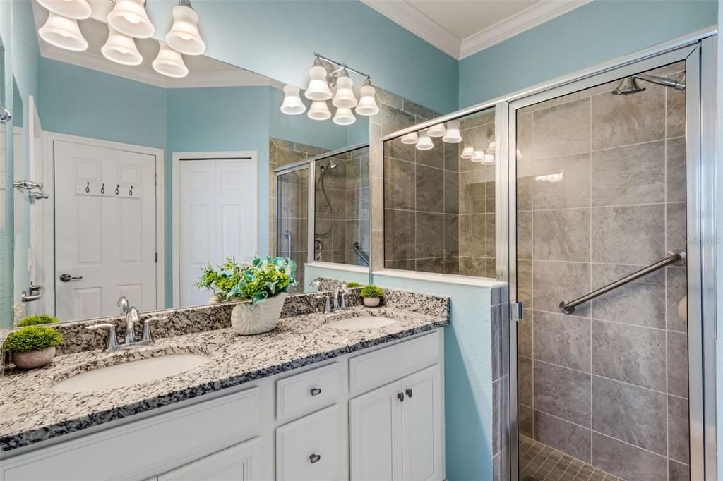 For Sale: $350,000 (3 beds, 2 baths, 1412 Square Feet)