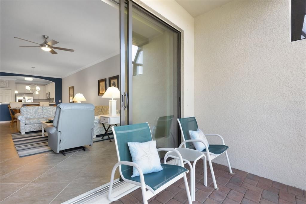 For Sale: $350,000 (3 beds, 2 baths, 1412 Square Feet)