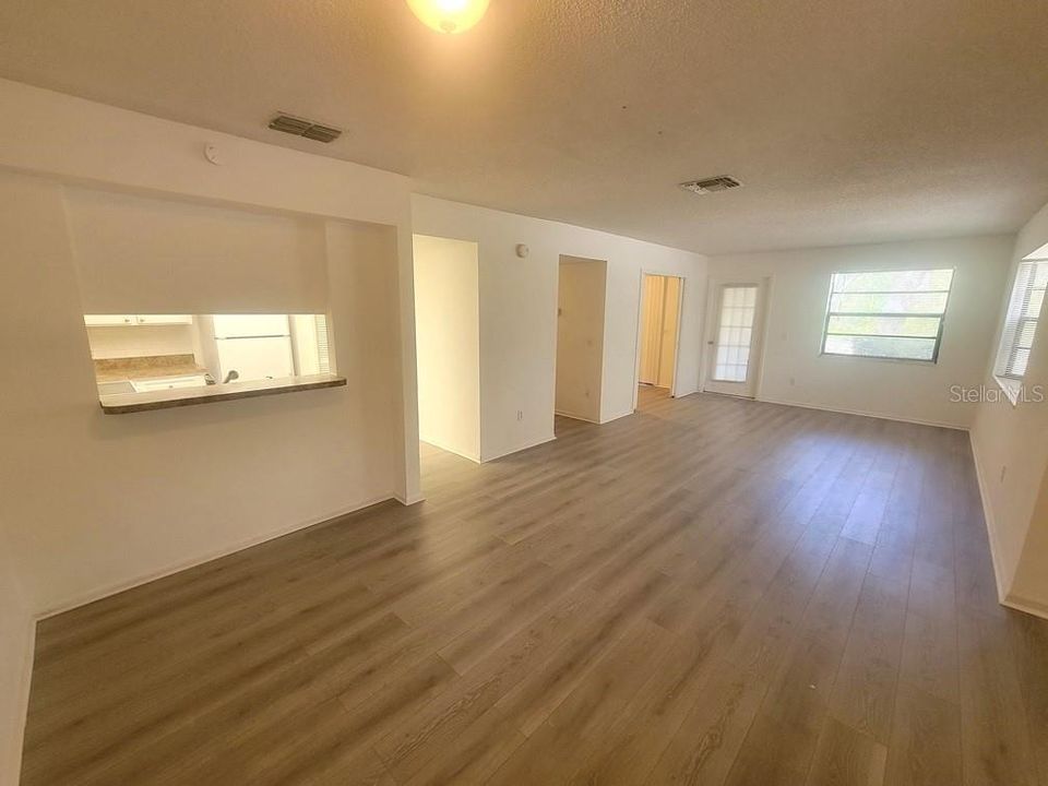 出租: $1,595 (3 贝兹, 2 浴室, 1239 平方英尺)