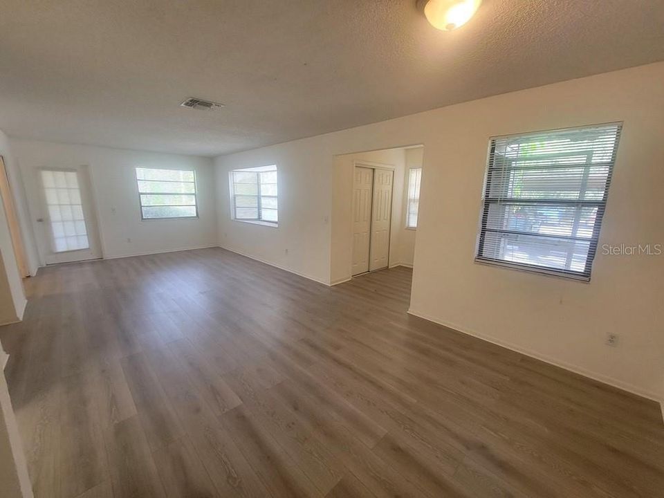 出租: $1,595 (3 贝兹, 2 浴室, 1239 平方英尺)