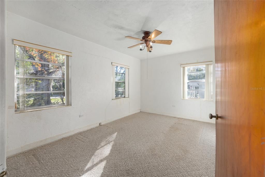 На продажу: $150,000 (2 спален, 1 ванн, 1179 Квадратных фут)