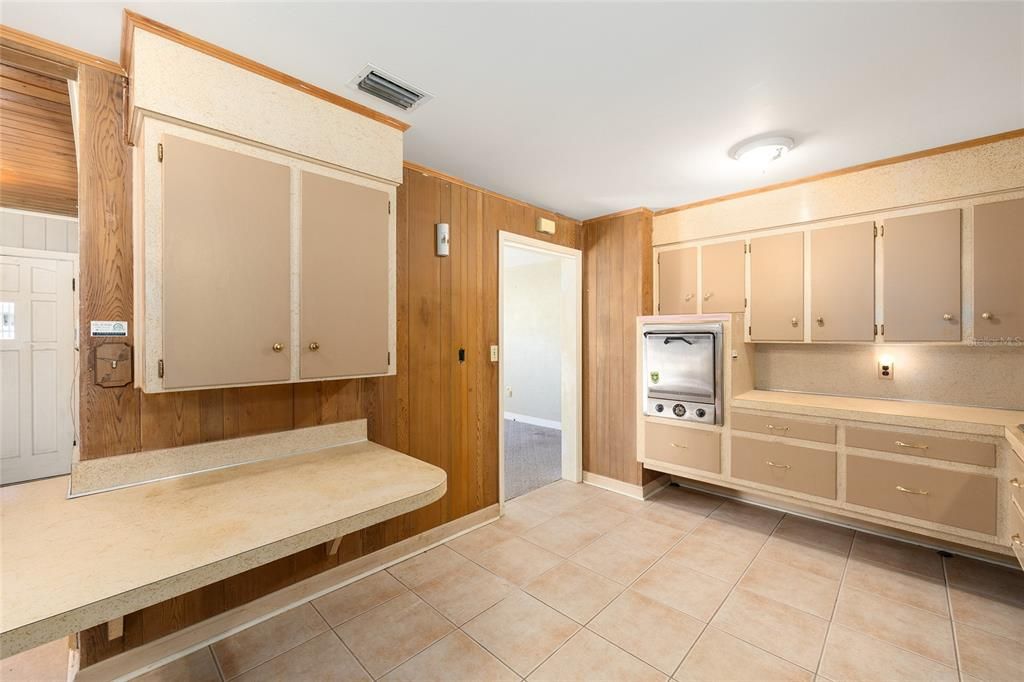 На продажу: $150,000 (2 спален, 1 ванн, 1179 Квадратных фут)