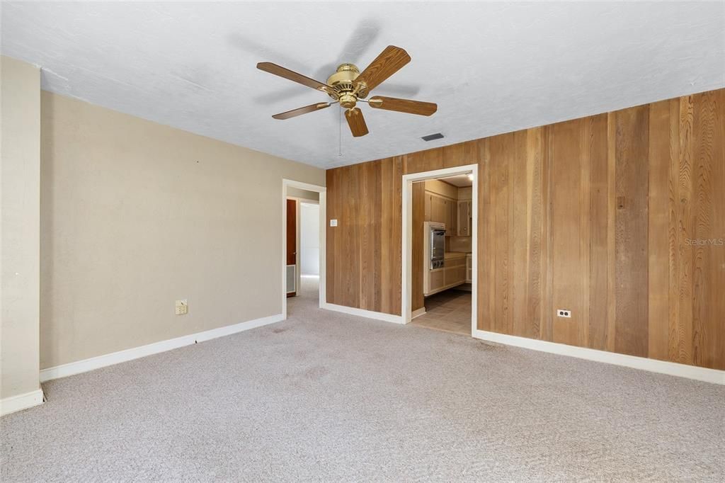 На продажу: $150,000 (2 спален, 1 ванн, 1179 Квадратных фут)