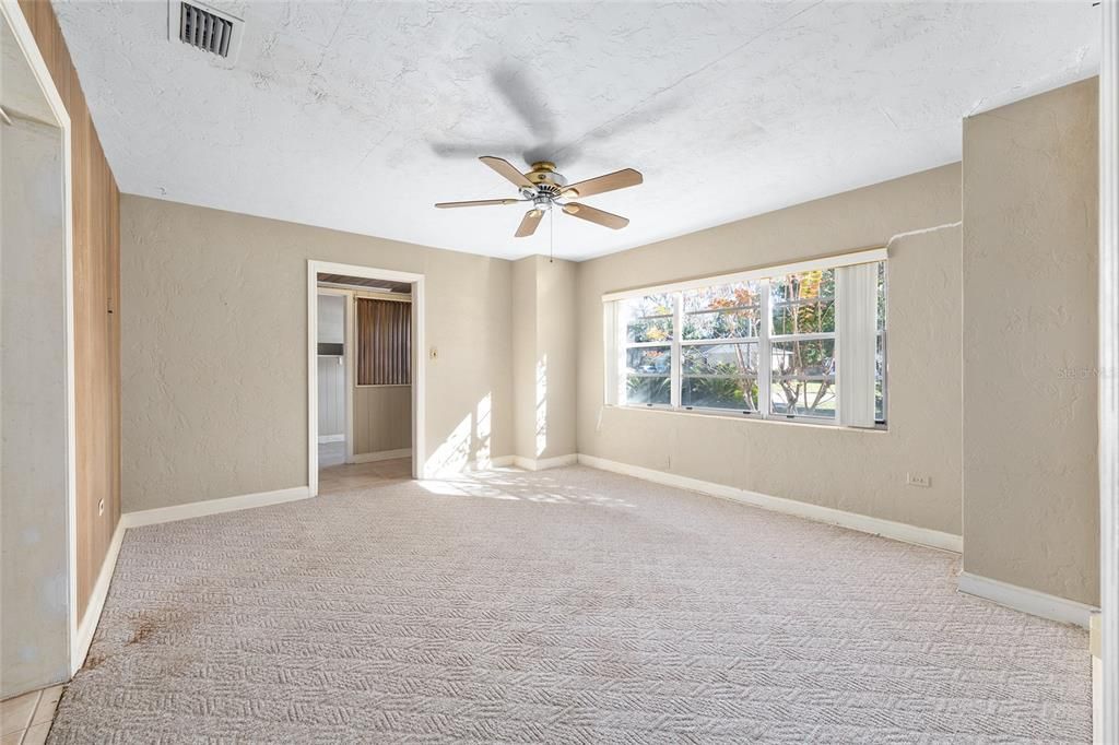 На продажу: $150,000 (2 спален, 1 ванн, 1179 Квадратных фут)