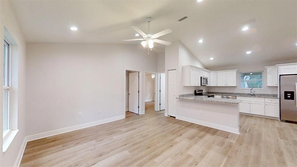 For Sale: $199,995 (3 beds, 2 baths, 1003 Square Feet)