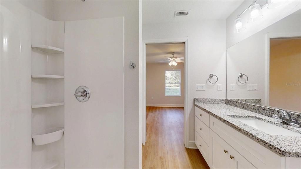 For Sale: $199,995 (3 beds, 2 baths, 1003 Square Feet)