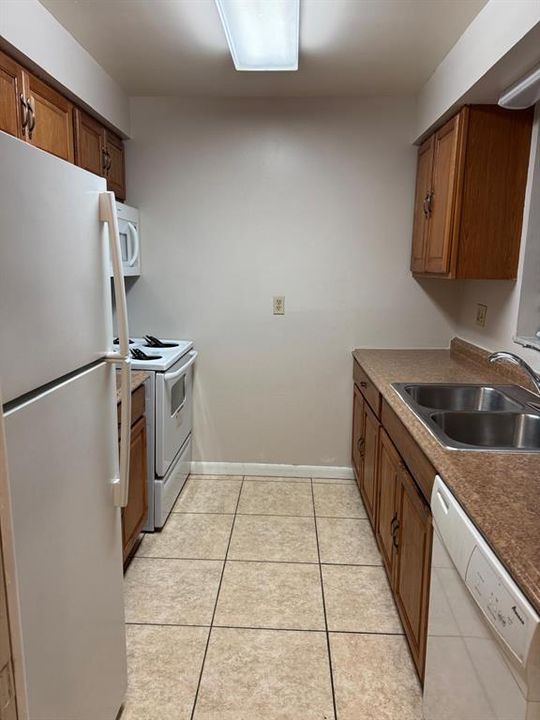 出租: $1,390 (1 贝兹, 1 浴室, 702 平方英尺)