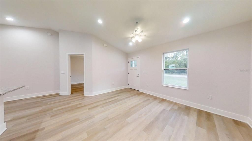 For Sale: $199,995 (3 beds, 2 baths, 1003 Square Feet)