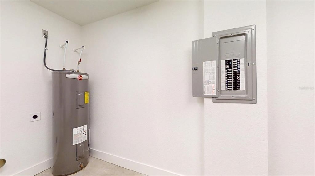 For Sale: $199,995 (3 beds, 2 baths, 1003 Square Feet)