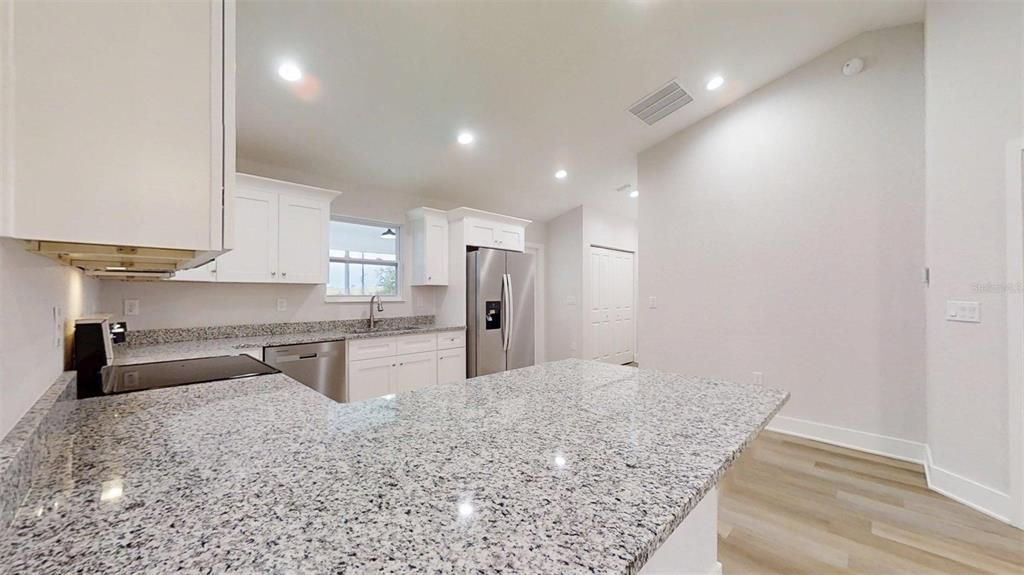 For Sale: $199,995 (3 beds, 2 baths, 1003 Square Feet)