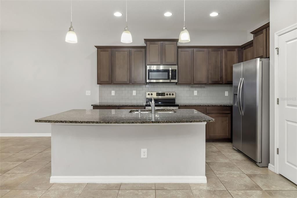 待售: $342,500 (3 贝兹, 2 浴室, 1725 平方英尺)