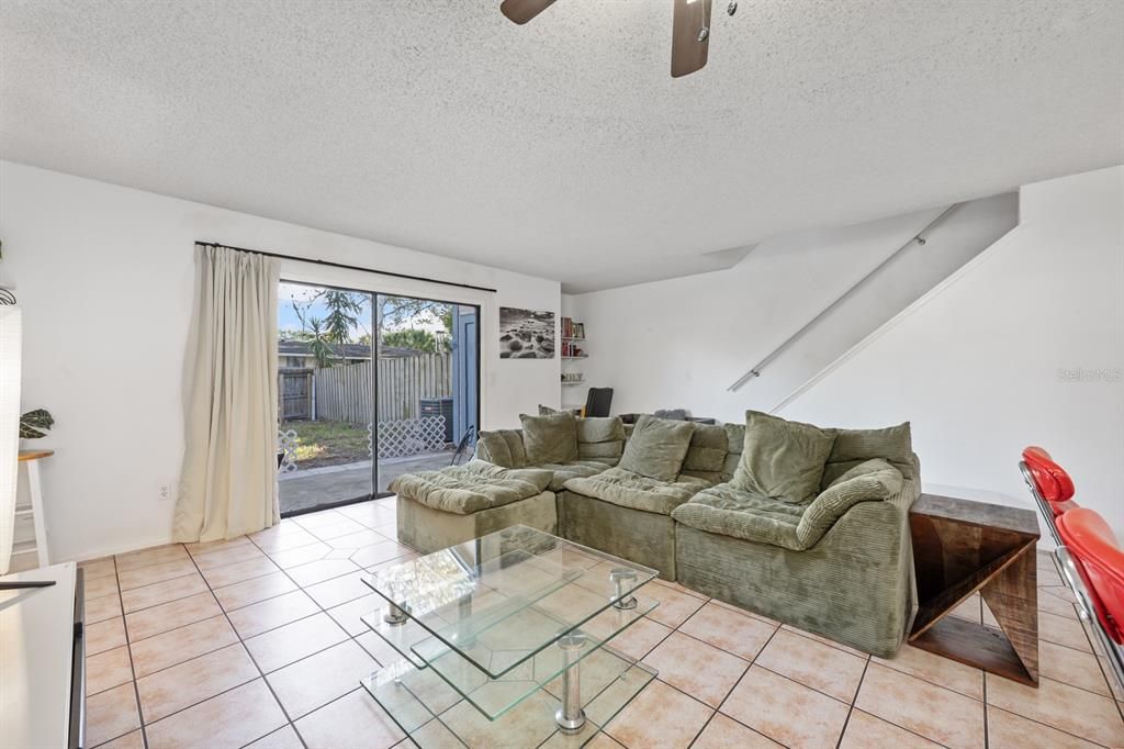 For Sale: $240,000 (2 beds, 1 baths, 1062 Square Feet)