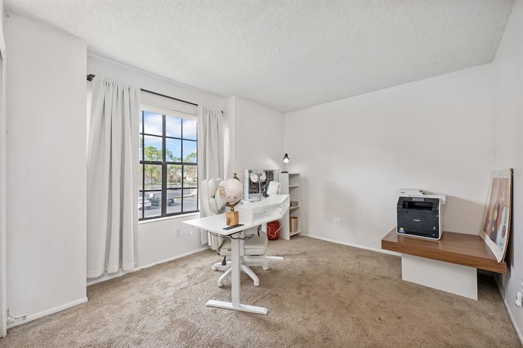 For Sale: $240,000 (2 beds, 1 baths, 1062 Square Feet)