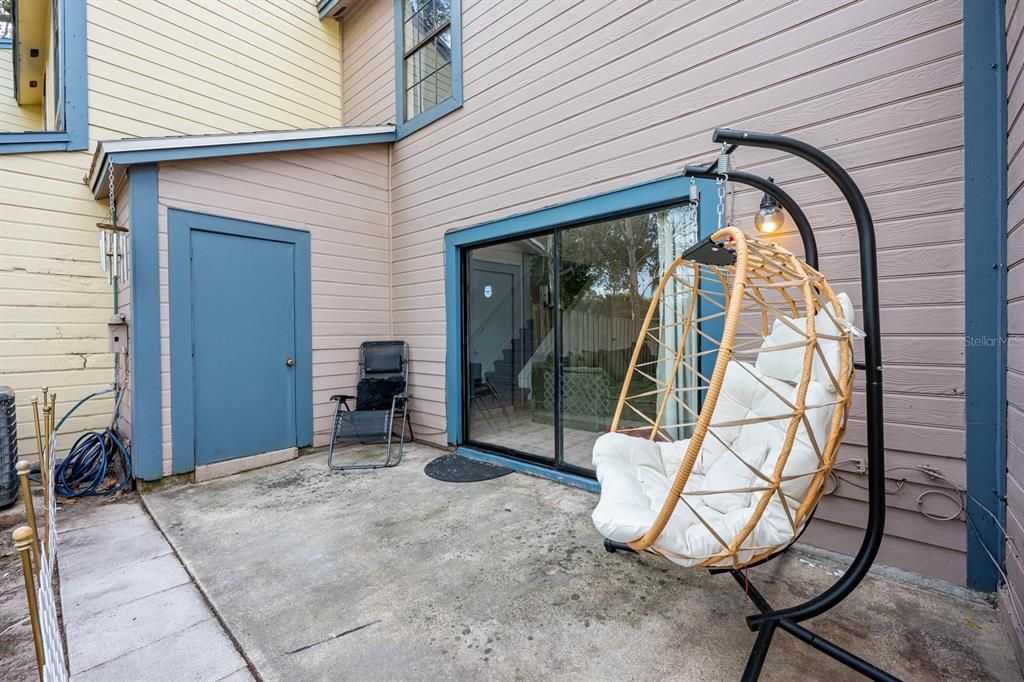 For Sale: $240,000 (2 beds, 1 baths, 1062 Square Feet)