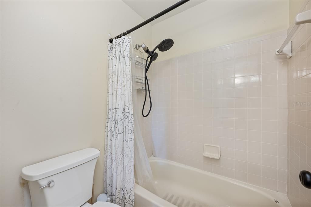 For Sale: $240,000 (2 beds, 1 baths, 1062 Square Feet)