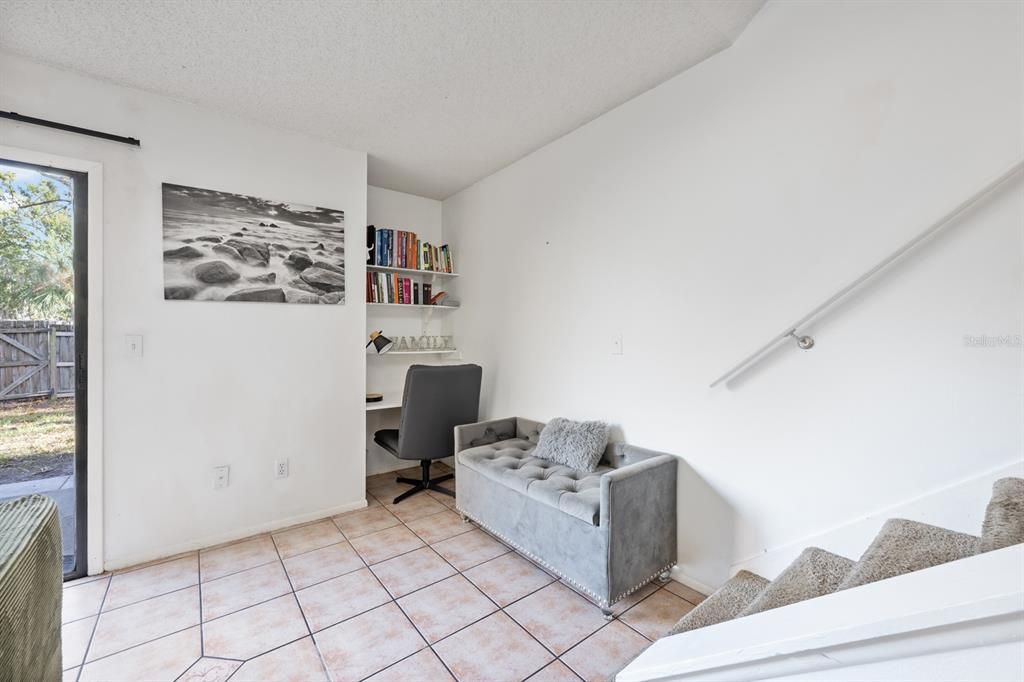 For Sale: $240,000 (2 beds, 1 baths, 1062 Square Feet)