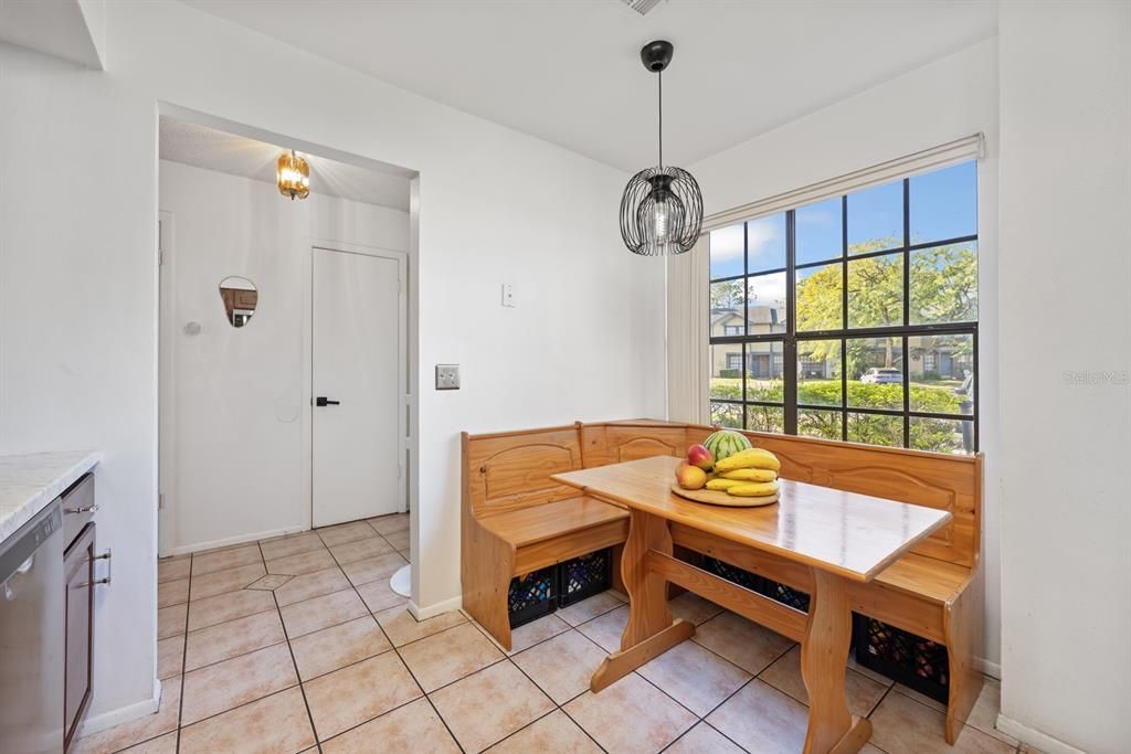 For Sale: $240,000 (2 beds, 1 baths, 1062 Square Feet)