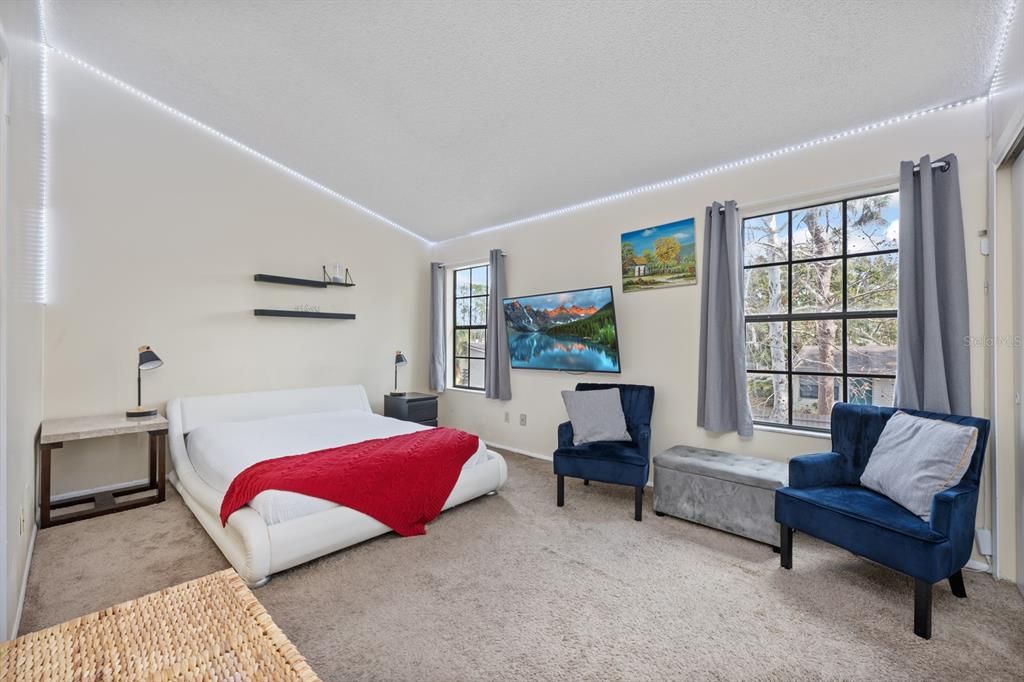 For Sale: $240,000 (2 beds, 1 baths, 1062 Square Feet)