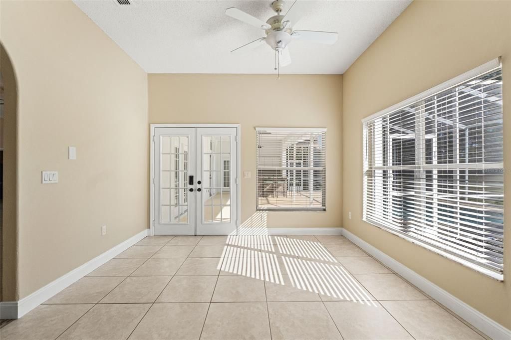 For Sale: $559,000 (3 beds, 3 baths, 2760 Square Feet)