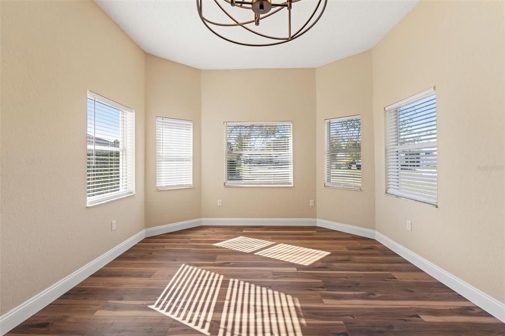 For Sale: $559,000 (3 beds, 3 baths, 2760 Square Feet)