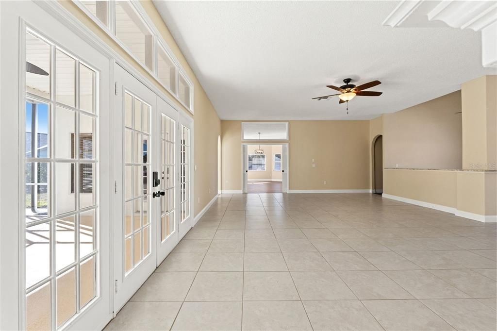 For Sale: $559,000 (3 beds, 3 baths, 2760 Square Feet)