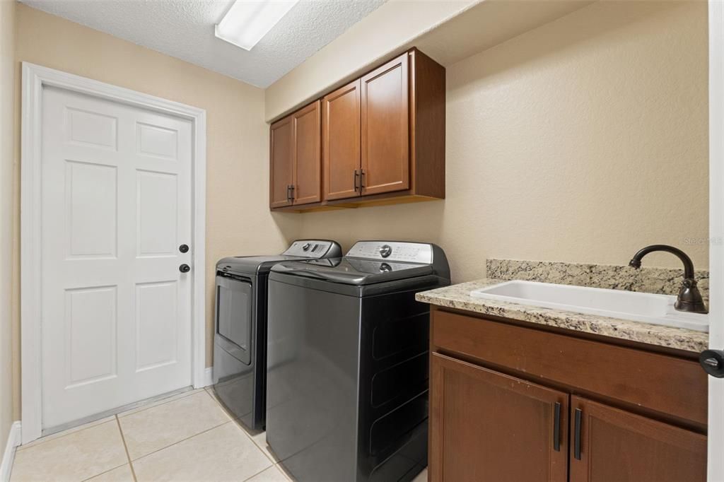 For Sale: $559,000 (3 beds, 3 baths, 2760 Square Feet)