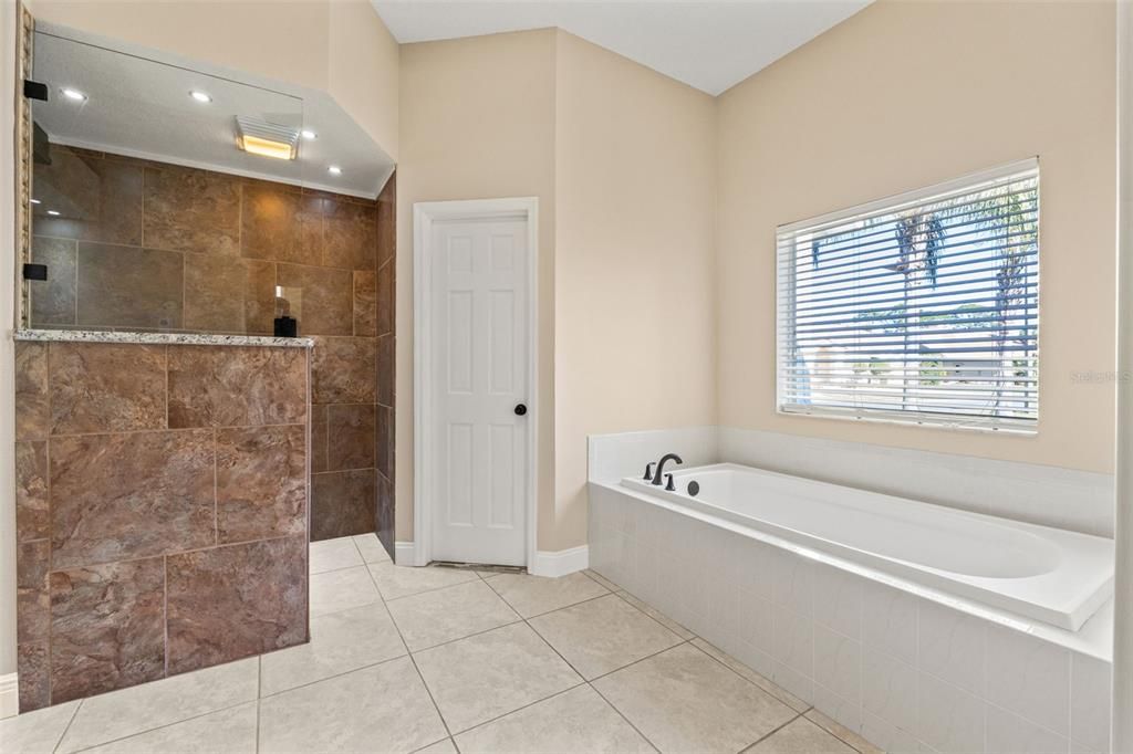 For Sale: $559,000 (3 beds, 3 baths, 2760 Square Feet)