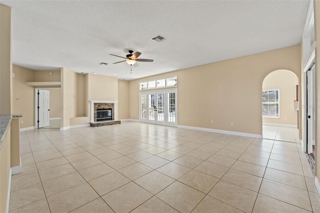 For Sale: $559,000 (3 beds, 3 baths, 2760 Square Feet)