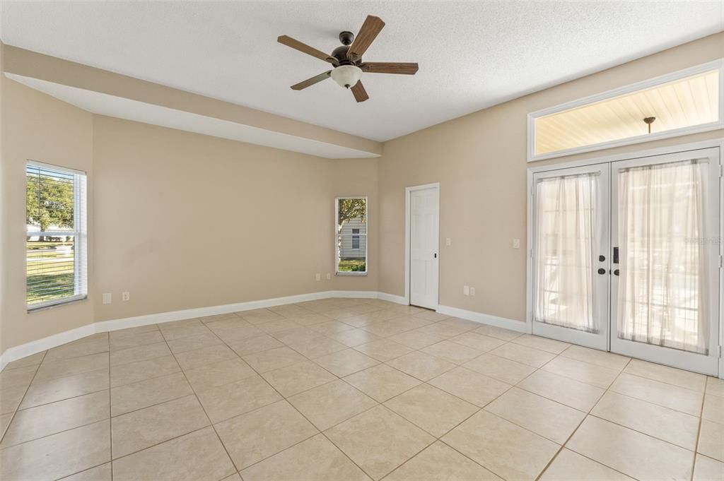 For Sale: $559,000 (3 beds, 3 baths, 2760 Square Feet)