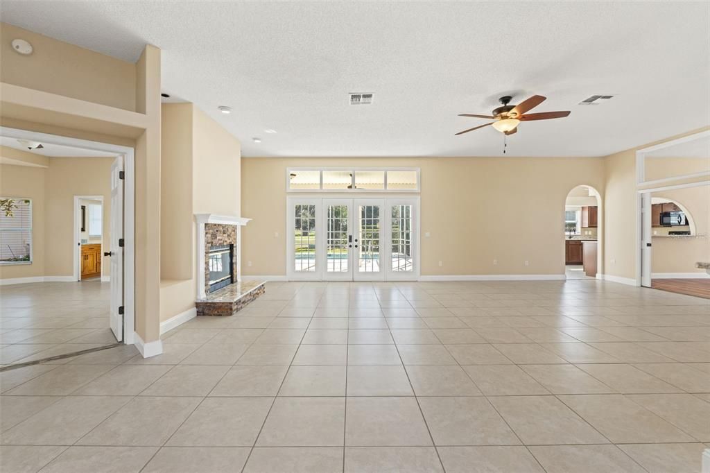 For Sale: $559,000 (3 beds, 3 baths, 2760 Square Feet)