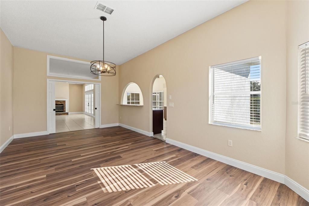 For Sale: $559,000 (3 beds, 3 baths, 2760 Square Feet)