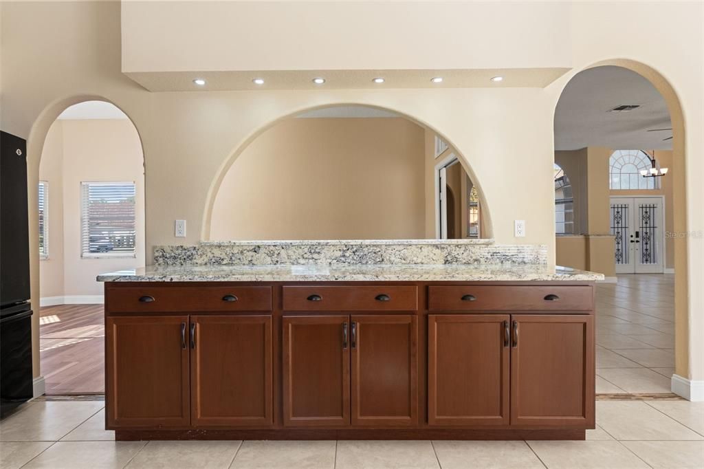 For Sale: $559,000 (3 beds, 3 baths, 2760 Square Feet)