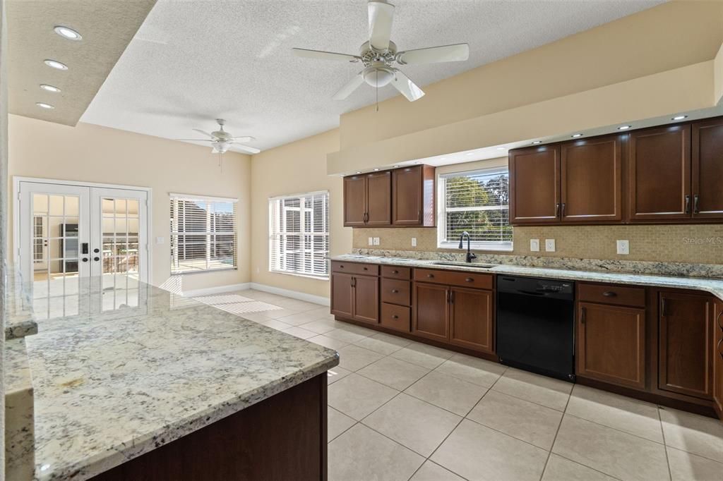 For Sale: $559,000 (3 beds, 3 baths, 2760 Square Feet)